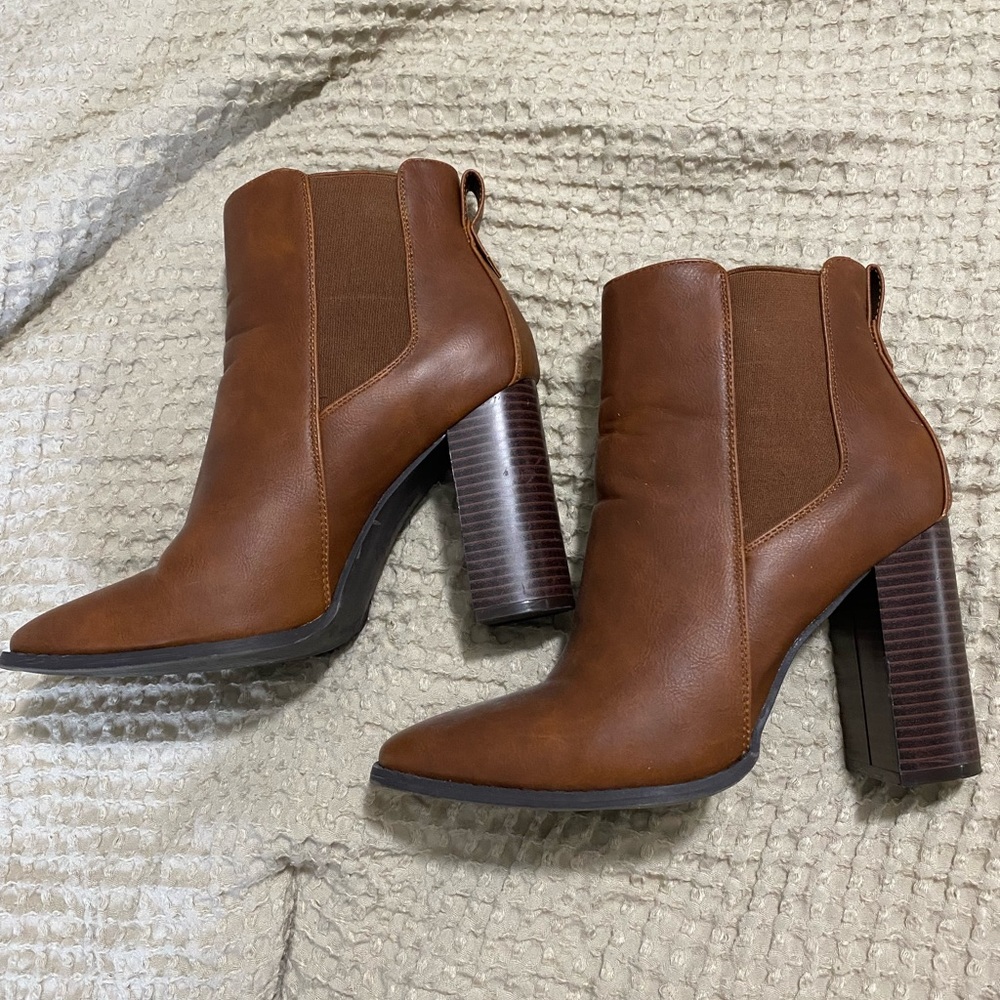 Cognac booties